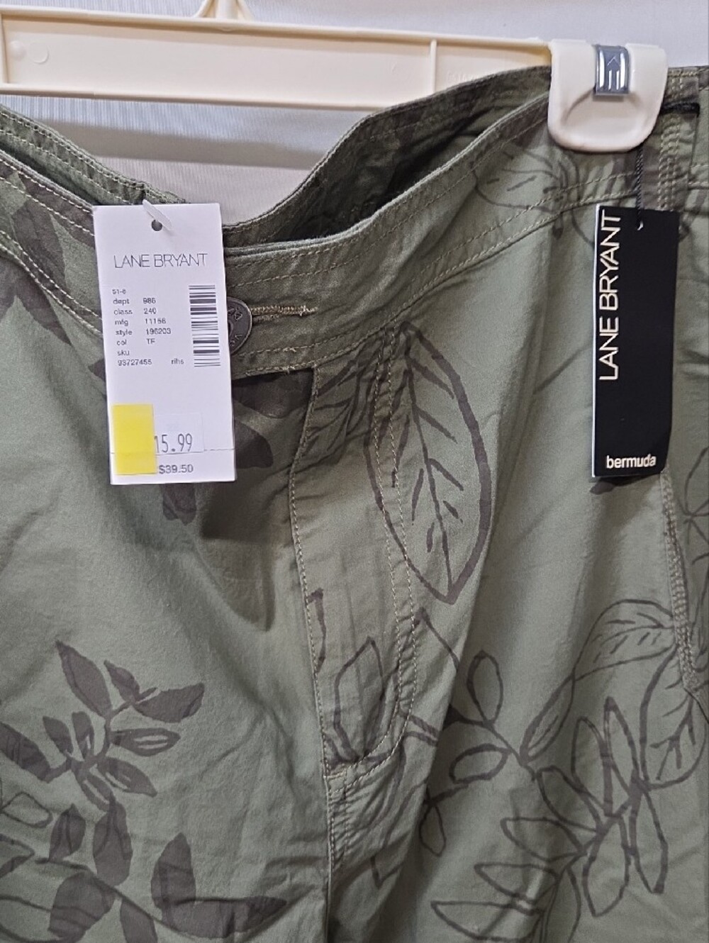 Venezia Olive Green Leaf-Print Bermuda Shorts Sz 28 - Picture 2 of 6